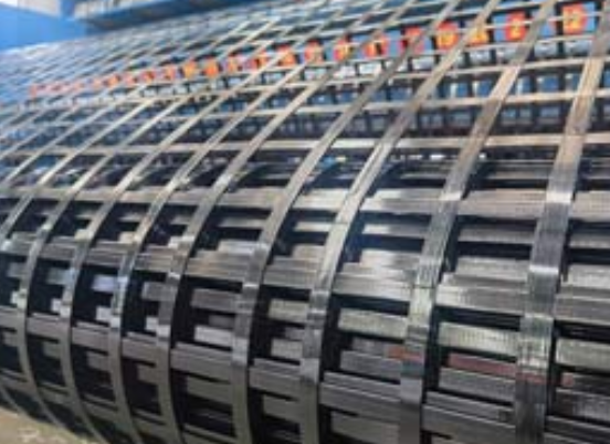 科尔沁钢塑土工格栅:基建“隐形脊梁”的绿色智造与长寿命进化论